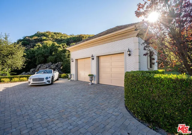 Photo 19 of Mansion for sale at 3063 W Stafford Rd, Thousand Oaks, CA 91361 | MLS# 26874259 | Listing updated on 2026-10-05