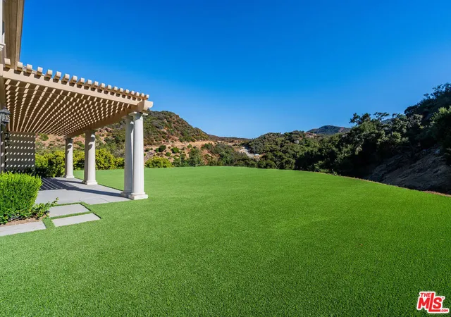 Photo 3 of Mansion for sale at 3063 W Stafford Rd, Thousand Oaks, CA 91361 | MLS# 26874259 | Listing updated on 2026-09-14