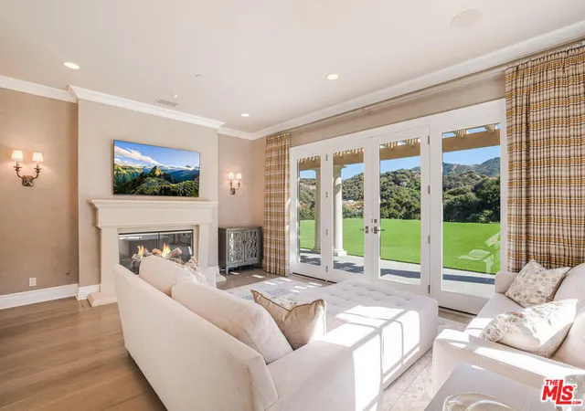 Photo 4 of Single family home for sale at 3063 W Stafford Rd, Thousand Oaks, CA 91361 | MLS# 26874259 | Listing updated on 2026-10-05