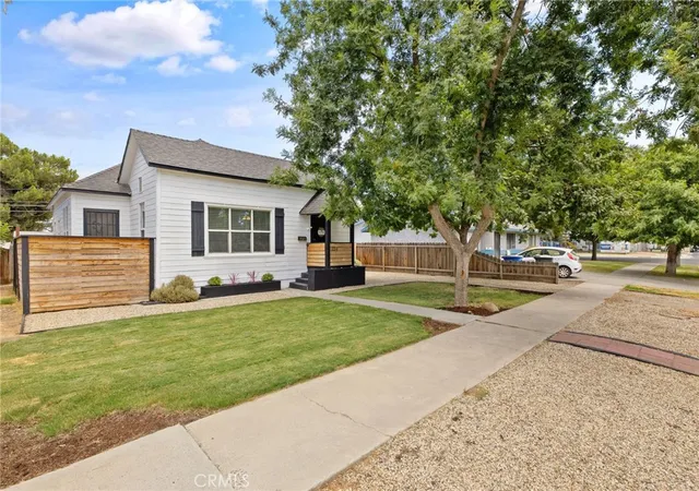 Photo 1 of Sale Pending at 224 E 10th, Hanford, CA 93230 | MLS# PI26183834 | Listing updated on 2026-09-14