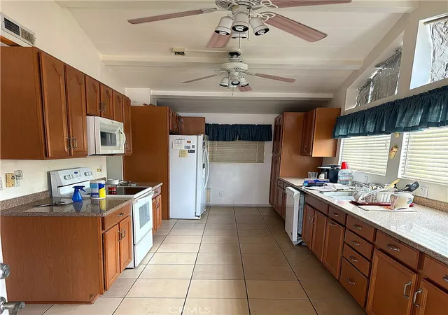 Photo 4 of Sale Pending at 1378 Bishop, Hemet, CA 92545 | MLS# CV26183992 | Listing updated on 2026-09-14
