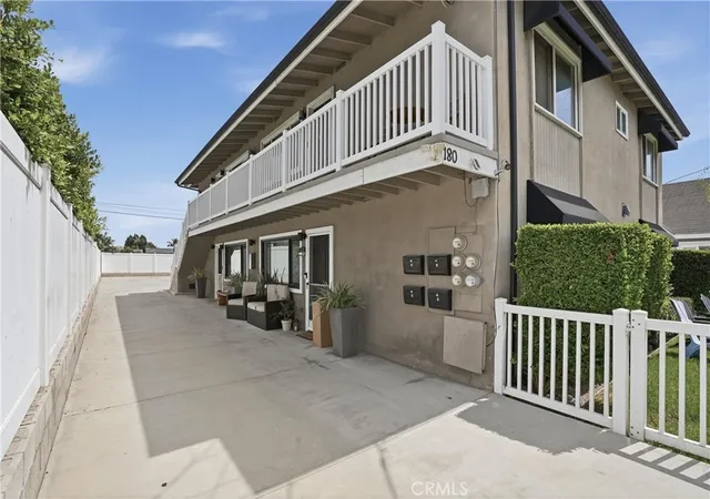 Photo 4 of House for sale at 180 Rochester St, Costa Mesa, CA 92627 | MLS# OC26182296 | Listing updated on 2026-09-15