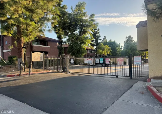 Listing Photo 5 - Condo for sale in building located at 1114 W Blaine St, Riverside, CA 92507 - Unit #105