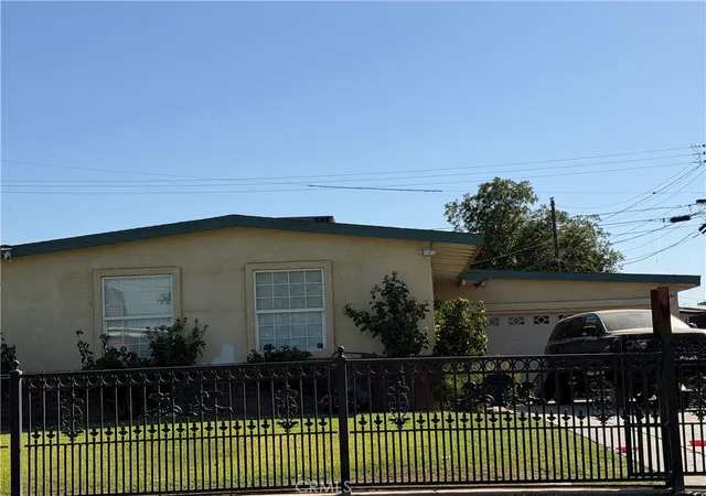 Photo 3 of Single family home for sale at 2601 Dore Dr, Bakersfield, CA 93304 | MLS# SR26184685 | Listing updated on 2026-09-15