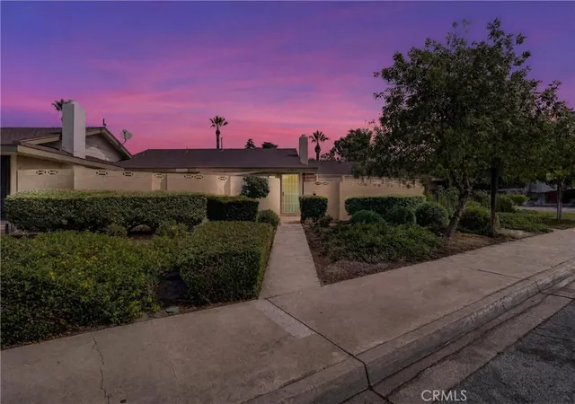 Condo for sale at 679 S Indian Hill #B, Claremont, CA 91711 | MLS# CV26184735