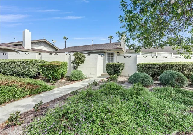 Photo 2 of Condo for sale at 679 S Indian Hill #B, Claremont, CA 91711 | MLS# CV26184735 | Listing updated on 2026-09-22