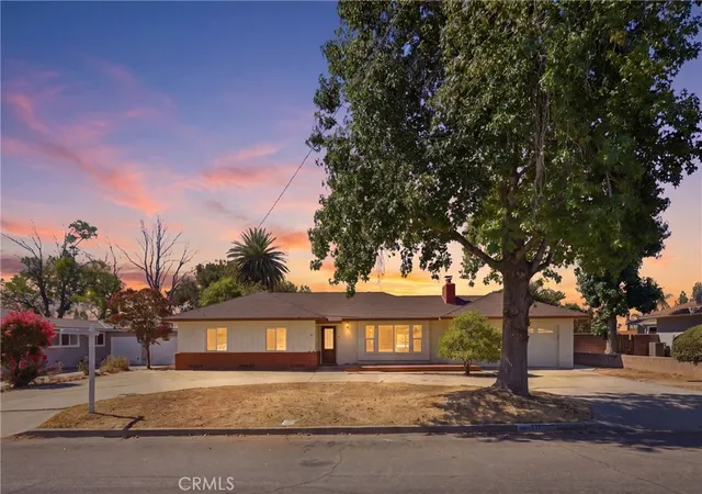 Photo 1 of Sale Pending at 371 E Mariposa Dr, Rialto, CA 92376 | MLS# CV26180544 | Listing updated on 2026-09-15