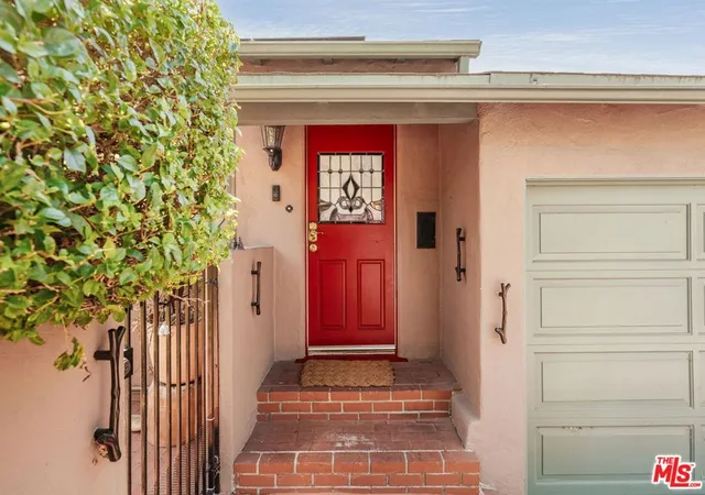 Photo 3 of Sale Pending at 4172 Sea View Ln, Los Angeles, CA 90065 | MLS# 26875931 | Listing updated on 2026-09-15