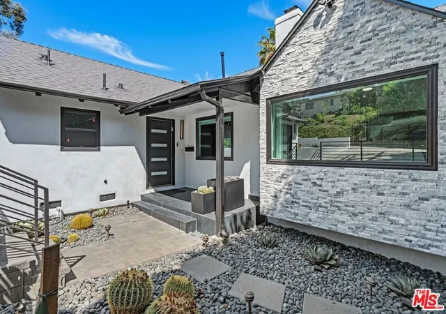 Photo 2 of Single family home for sale at 3304 Shelby Dr, Los Angeles, CA 90034 | MLS# 26875891 | Listing updated on 2026-09-15