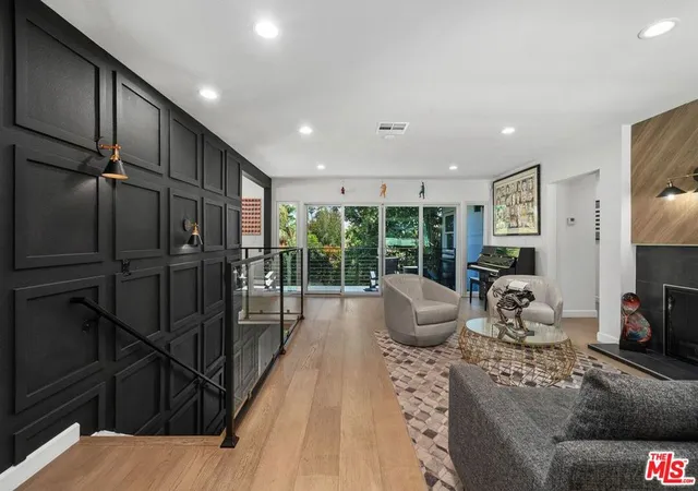 Photo 3 of Single family home for sale at 3304 Shelby Dr, Los Angeles, CA 90034 | MLS# 26875891 | Listing updated on 2026-09-15