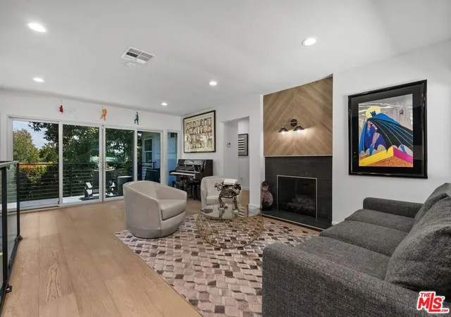 Photo 3 of Single family home for sale at 3304 Shelby Dr, Los Angeles, CA 90034 | MLS# 26875891 | Listing updated on 2026-09-15
