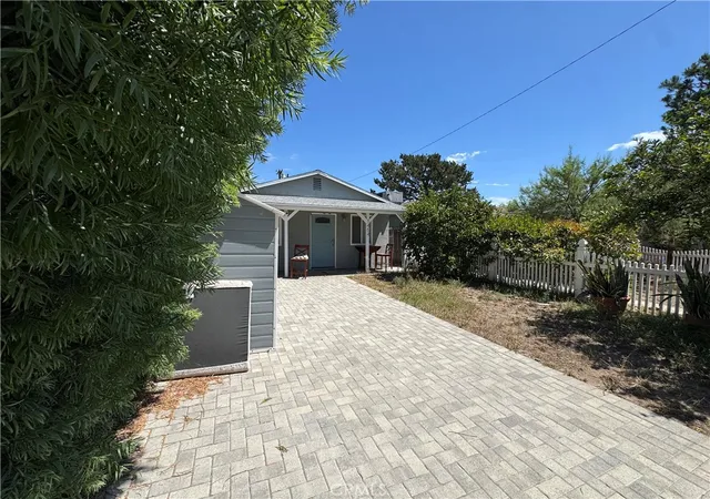 Photo 4 of Single family home for sale at 1454 N Clybourn Ave, Burbank, CA 91505 | MLS# SR26185048 | Listing updated on 2026-09-14