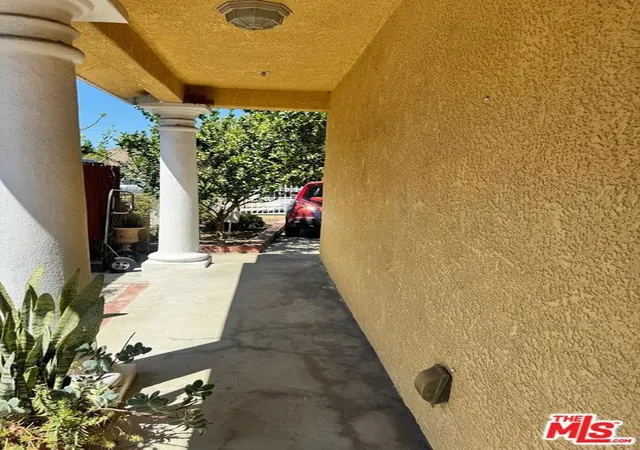 Photo 4 of Single family home for sale at 3732 Ruthelen St, Los Angeles, CA 90018 | MLS# 26876163 | Listing updated on 2026-09-14