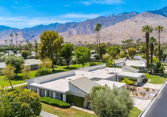 Photo 3 of Condo for sale at 1957 Grand Bahama Dr E, Palm Springs, CA 92264 | MLS# 219151786DA | Listing updated on 2026-09-15