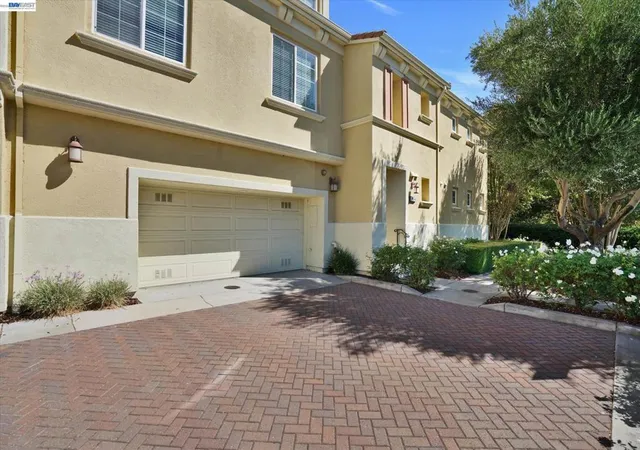 Photo 2 of Sale Pending at 2811 Quarryhill Ave #4, Livermore, CA 94551 | MLS# 41145988 | Listing updated on 2026-09-17