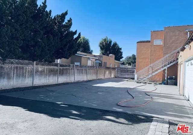 Photo 3 of Multi family home for sale at 1610 Hauser Blvd, Los Angeles, CA 90019 | MLS# 26876223 | Listing updated on 2026-09-15