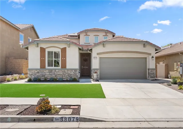 Photo 3 of Single family home for sale at 38079 Bella Rosa, Murrieta, CA 92563 | MLS# SW26185151 | Listing updated on 2026-10-06