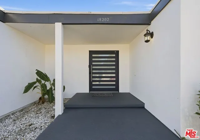 Photo 2 of Single family home for sale at 18202 Lake Encino Dr, Encino, CA 91316 | MLS# 26876315 | Listing updated on 2026-09-15