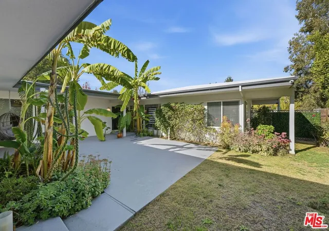Photo 3 of Single family home for sale at 18202 Lake Encino Dr, Encino, CA 91316 | MLS# 26876315 | Listing updated on 2026-09-15
