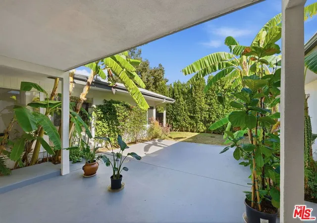 Photo 4 of Single family home for sale at 18202 Lake Encino Dr, Encino, CA 91316 | MLS# 26876315 | Listing updated on 2026-09-15