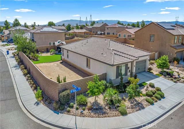 Photo 3 of Single family home for sale at 13559 Vox Ln, Victorville, CA 92392 | MLS# CV26185276 | Listing updated on 2026-10-02