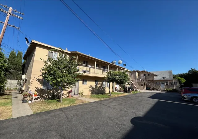 Photo 4 of House for sale at 327 Riverdale, Glendale, CA 91204 | MLS# AR26185366 | Listing updated on 2026-09-15