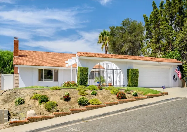 Photo 2 of Single family home for sale at 27403 Garza Dr, Saugus, CA 91350 | MLS# SR26185591 | Listing updated on 2026-09-16