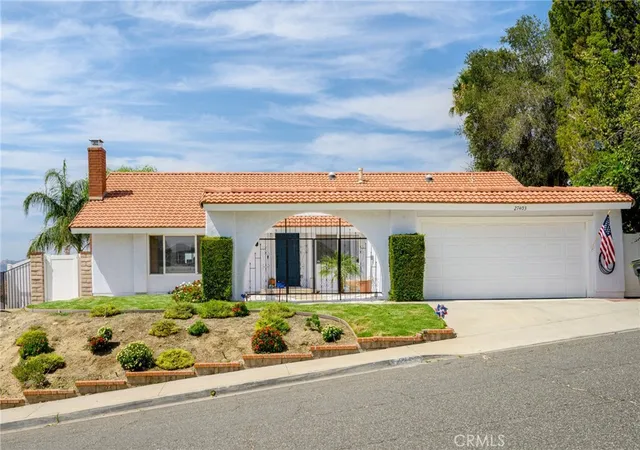 Photo 3 of Single family home for sale at 27403 Garza Dr, Saugus, CA 91350 | MLS# SR26185591 | Listing updated on 2026-09-16