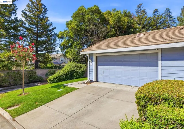 Photo 3 of Sale Pending at 3897 Inverness Cmn, Livermore, CA 94551 | MLS# 41146112 | Listing updated on 2026-09-14