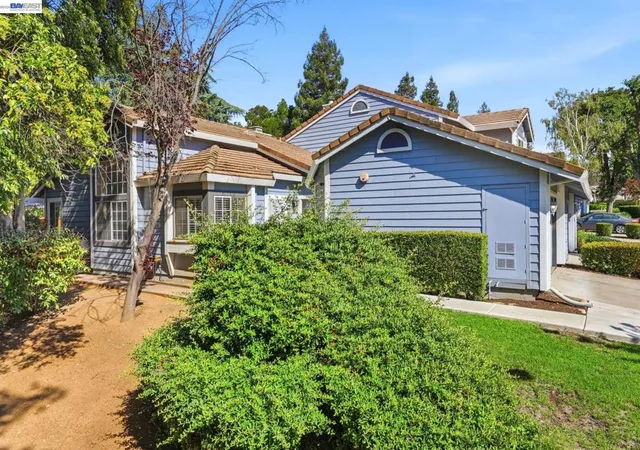 Photo 3 of Sale Pending at 3897 Inverness Cmn, Livermore, CA 94551 | MLS# 41146112 | Listing updated on 2026-09-14