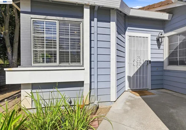 Photo 4 of Sale Pending at 3897 Inverness Cmn, Livermore, CA 94551 | MLS# 41146112 | Listing updated on 2026-09-14