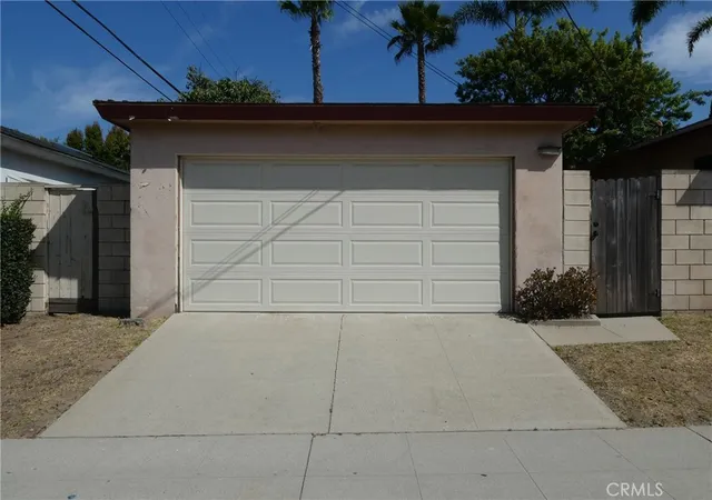 Photo 4 of Single family home for sale at 7927 Kentwood Ave, Los Angeles, CA 90045 | MLS# GD26185316 | Listing updated on 2026-09-15