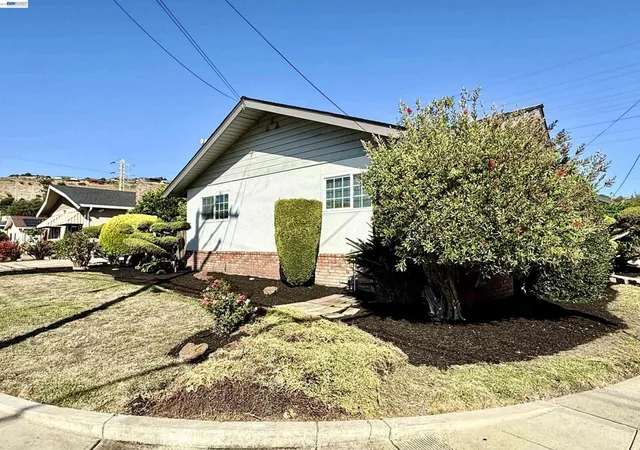 Photo 2 of Sale Pending at 950 Fulton Ave, San Leandro, CA 94577 | MLS# 41146118 | Listing updated on 2026-10-06
