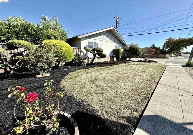 Photo 3 of Sale Pending at 950 Fulton Ave, San Leandro, CA 94577 | MLS# 41146118 | Listing updated on 2026-10-06