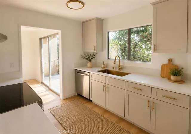 Photo 2 of Condo for sale at 933 N Cedar #14, Inglewood, CA 90302 | MLS# SR26181610 | Listing updated on 2026-09-14
