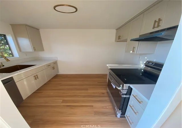 Photo 3 of Condo for sale at 933 N Cedar #14, Inglewood, CA 90302 | MLS# SR26181610 | Listing updated on 2026-09-14