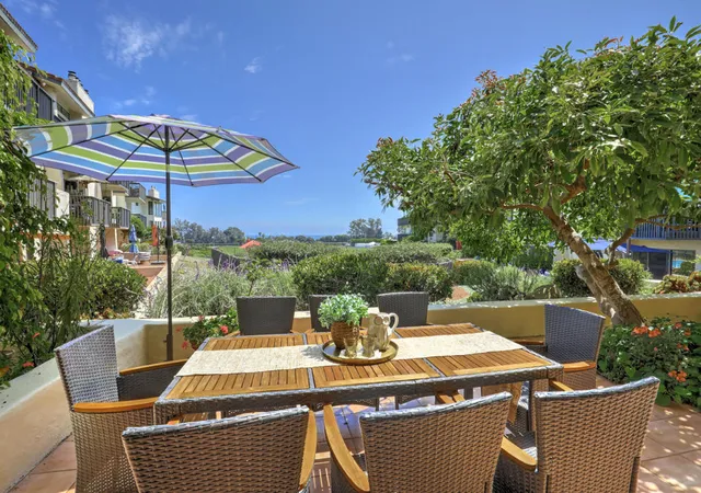 Listing Photo 4 - Condo for sale in building located at 3375 Foothill Rd, Carpinteria, CA 93013 - Unit #712