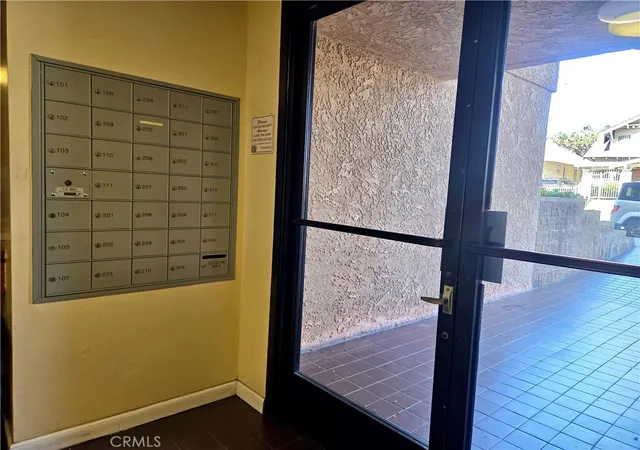 Listing Photo 3 - Condo for sale in building located at 200 S Reno, Los Angeles, CA 90057 - Unit #102