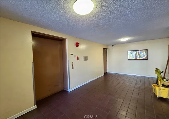 Listing Photo 4 - Condo for sale in building located at 200 S Reno, Los Angeles, CA 90057 - Unit #102
