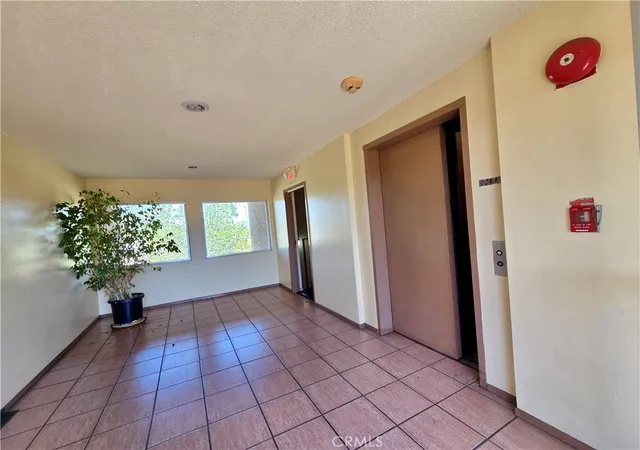 Listing Photo 5 - Condo for sale in building located at 200 S Reno, Los Angeles, CA 90057 - Unit #102