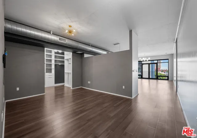 Photo 4 of Condo for sale at 1111 S Grand Ave #716, Los Angeles, CA 90015 | MLS# 26876583 | Listing updated on 2026-09-14