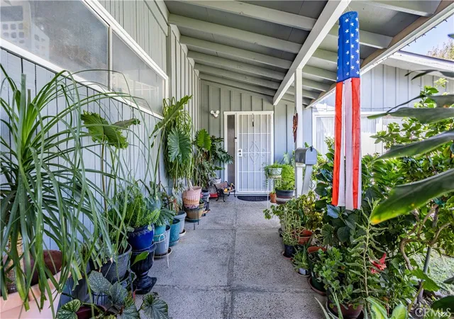 Photo 4 of Single family home for sale at 1101 S Mountain St, Visalia, CA 93277 | MLS# SR26187229 | Listing updated on 2026-10-05
