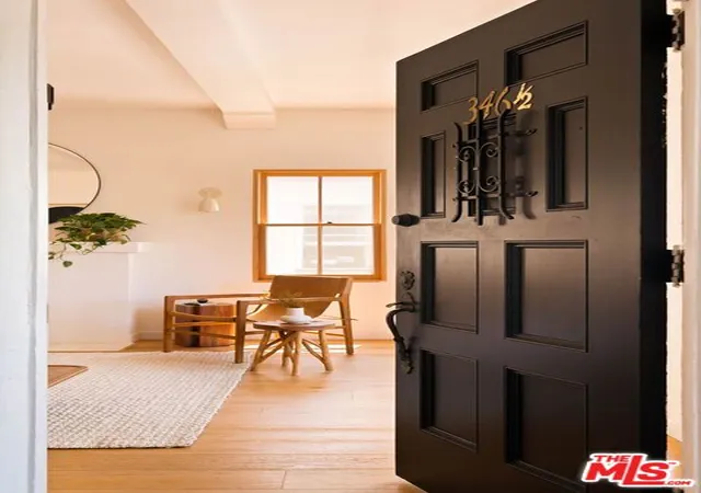 Photo 2 of Sale Pending at 346 1/2 N Gardner St, Los Angeles, CA 90036 | MLS# 26875969 | Listing updated on 2026-09-25