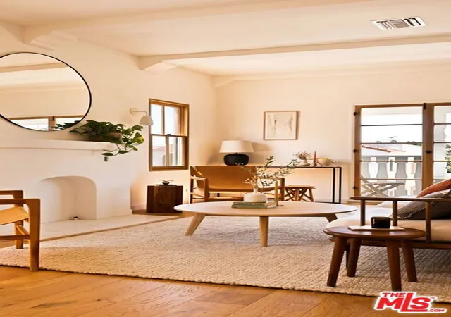 Photo 3 of Sale Pending at 346 1/2 N Gardner St, Los Angeles, CA 90036 | MLS# 26875969 | Listing updated on 2026-09-25