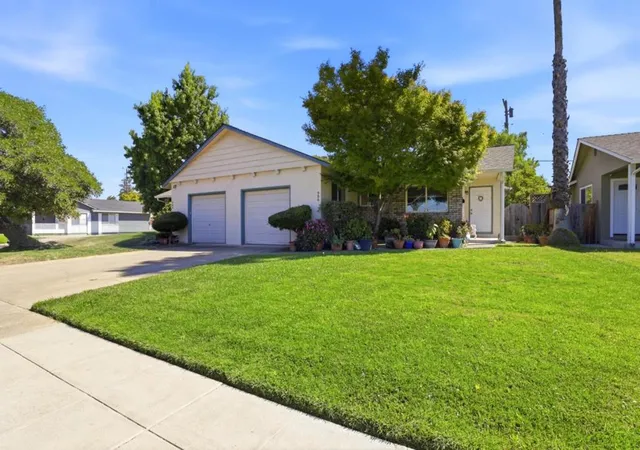 Photo 1 of Sale Pending at 986 W Hacienda Ave, Campbell, CA 95008 | MLS# ML82059113 | Listing updated on 2026-09-14