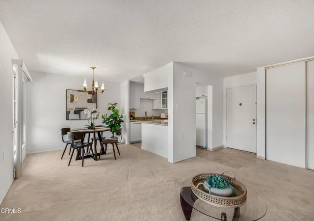 Listing Photo 5 - Condo for sale in building located at 824 Pinetree Cir, Thousand Oaks, CA 91360 - Unit #31