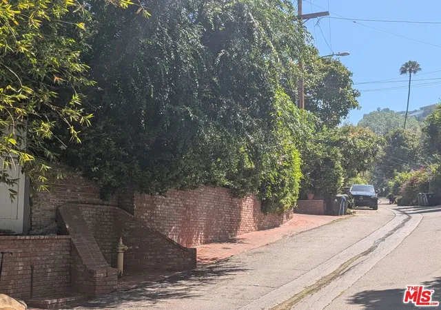 Photo 2 of Sale Pending at 9699 Yoakum Dr, Los Angeles, CA 90210 | MLS# 26876343 | Listing updated on 2026-09-15