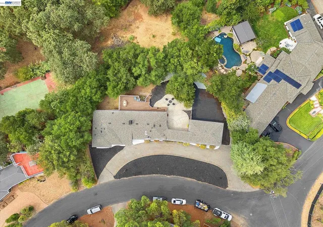 Photo 2 of Sale Pending at 14821 Golf Links Dr, Los Gatos, CA 95032 | MLS# 41146294 | Listing updated on 2026-09-15