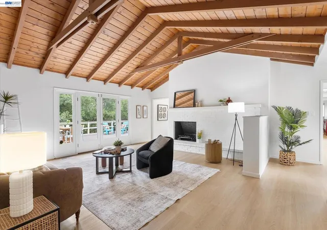 Photo 3 of Sale Pending at 14821 Golf Links Dr, Los Gatos, CA 95032 | MLS# 41146294 | Listing updated on 2026-09-15