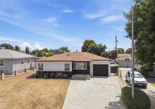 Photo 3 of Single family home for sale at 109 La Mesa, Bakersfield, CA 93305 | MLS# SR26188034 | Listing updated on 2026-09-14
